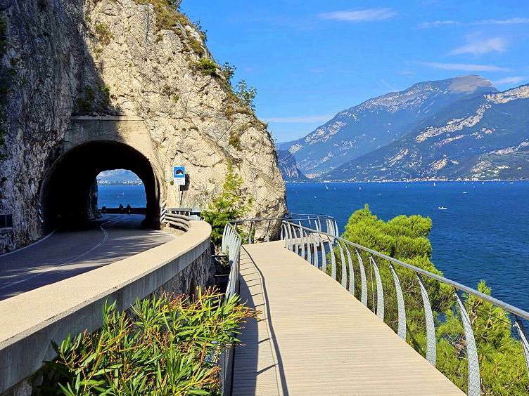 <span style="font-weight: bold;">"LAGO DI GARDA DELUXE" с 12 по 18 июня 2026</span><br>